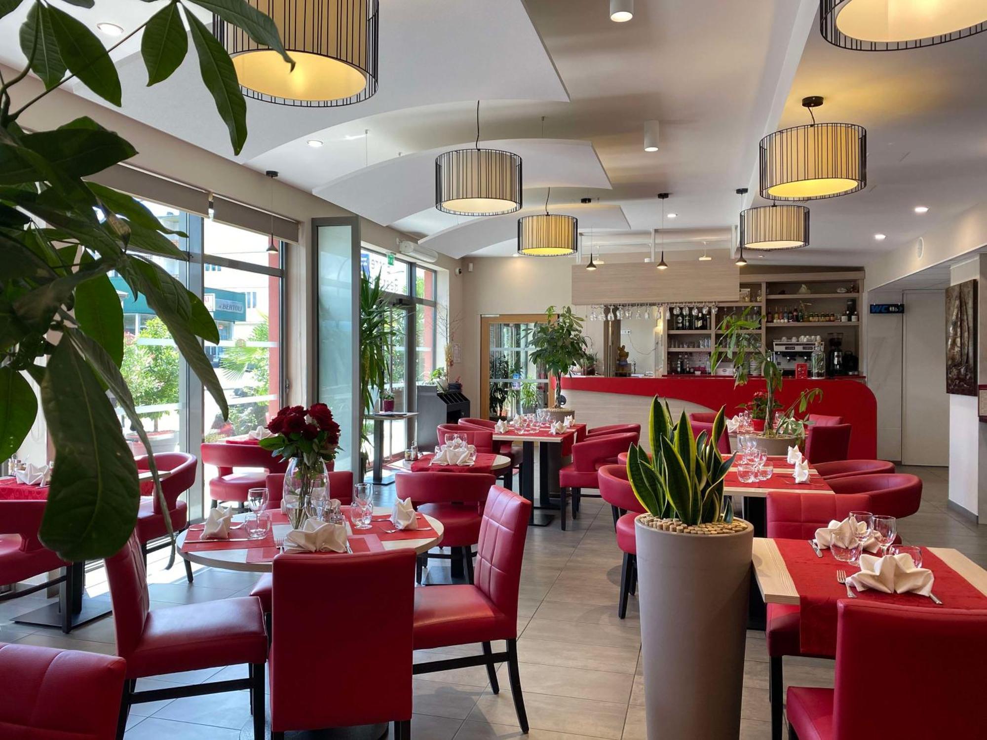 Brit Hotel Brive La Gaillarde - Restaurant La Limousine Malemort Exteriér fotografie