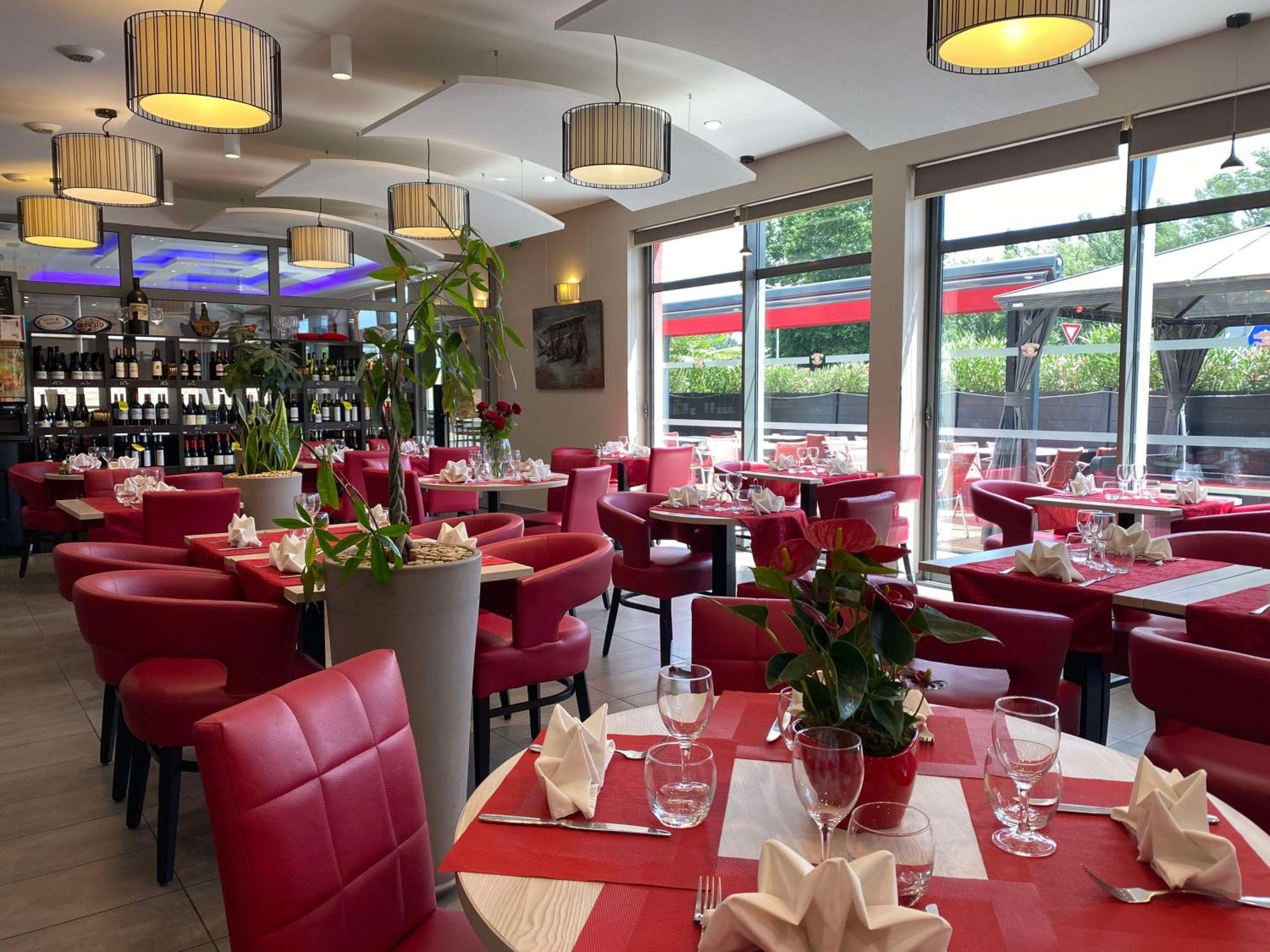 Brit Hotel Brive La Gaillarde - Restaurant La Limousine Malemort Exteriér fotografie